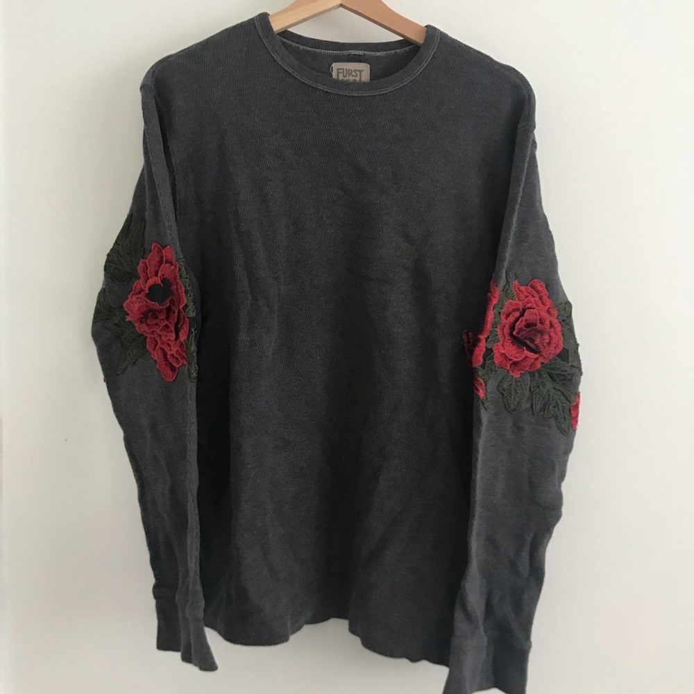 Rose embroidery on both gray longsleeve